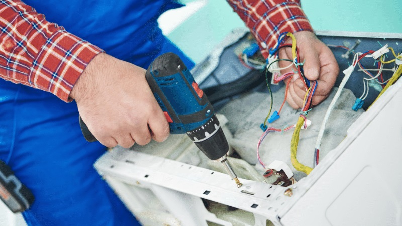 Bakırköy Ariston Ariston çamaşır makinesi kart tamiri – Su almama arızası orijinal parça ile giderildi. - Teknik servis örneği